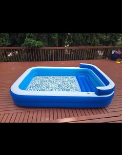 New inflatable family pool 10ft