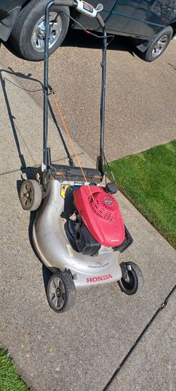 Honda hrr216 self-propelled lawn mower. Runs perfect. Read the description