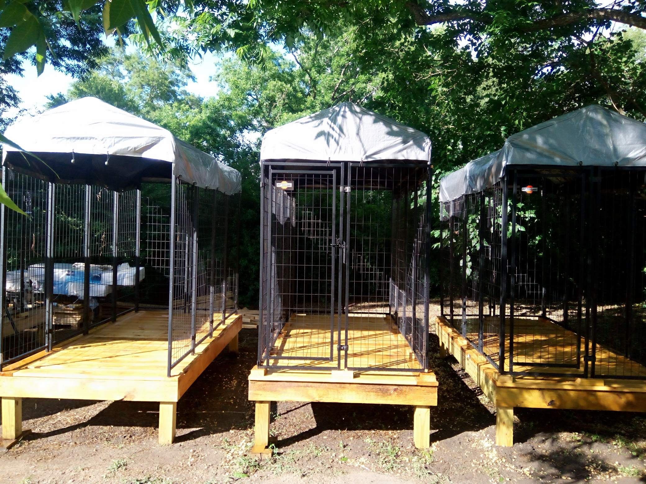 Off The Ground Mans Best Friend House,kennels