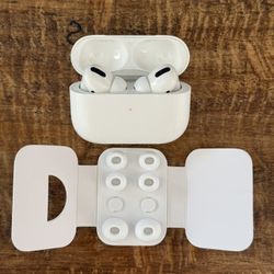 AirPods Pro With Wireless Charging Case