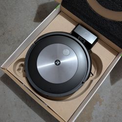 Roomba j7 - Used, Good Condition