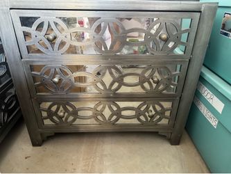 Three drawer dresser set