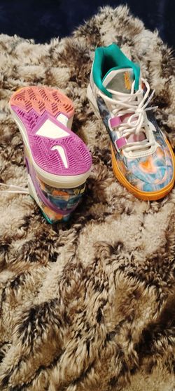 Kyrie nikes size 10.5