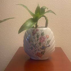 Clam Shell Shape Vase Bouquet Pattern Gold Rim Rose Violet Fine China of Japan with life plant