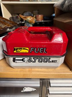 Vintage BTC “Fuel & Tool Mate” Metal Outboard Boat Gas Tank Toolbox Combo – 1.5 Gallon