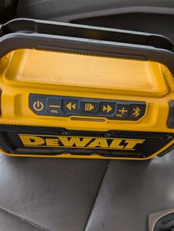 DeWalt 20v battery powered bluetooth speaker