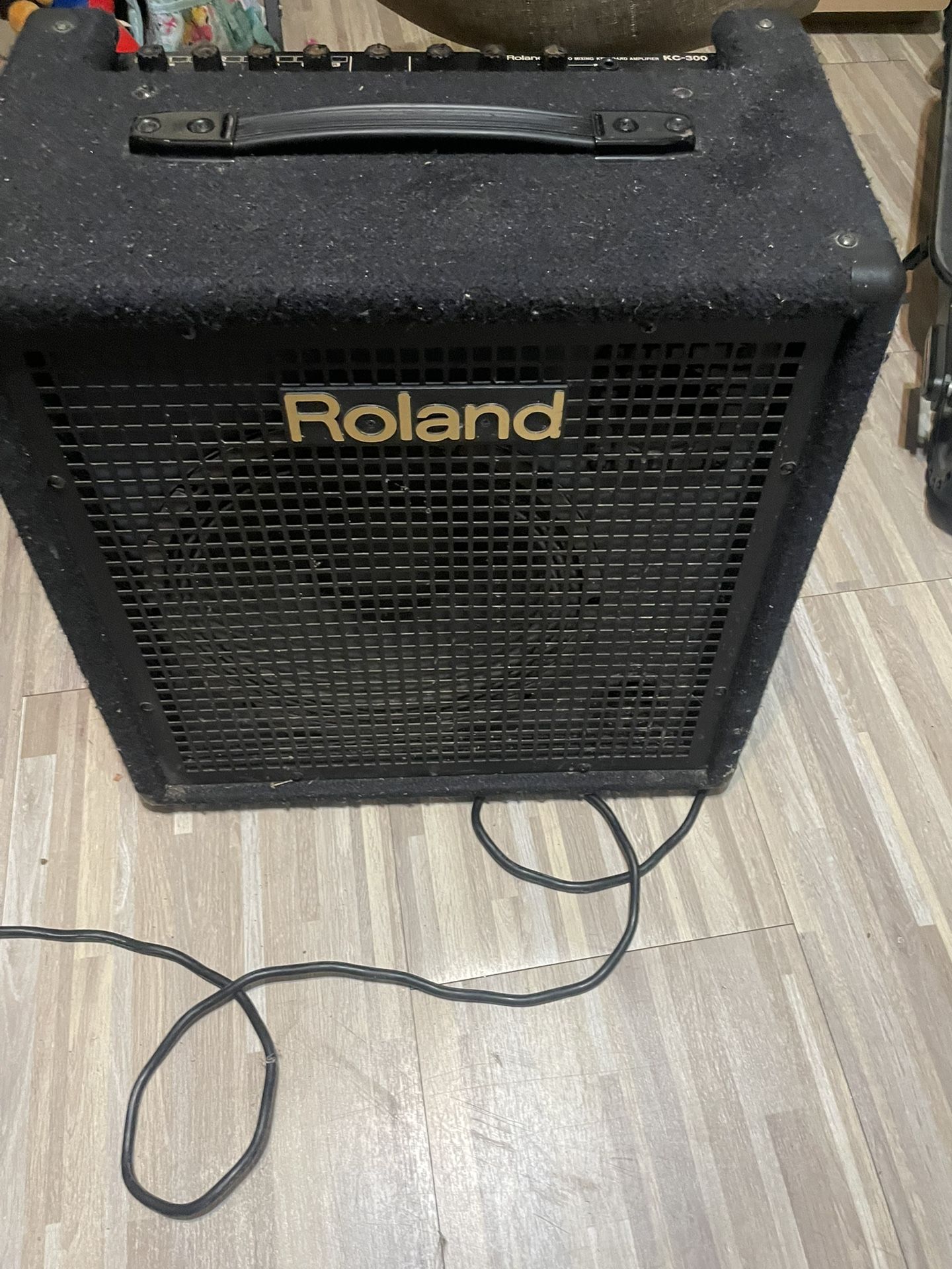 Roland Kc300