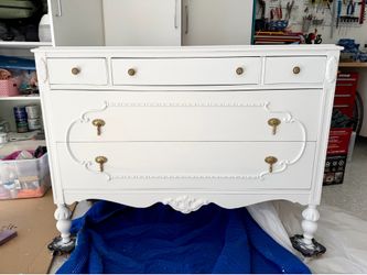 Vintage chest of drawers /dresser