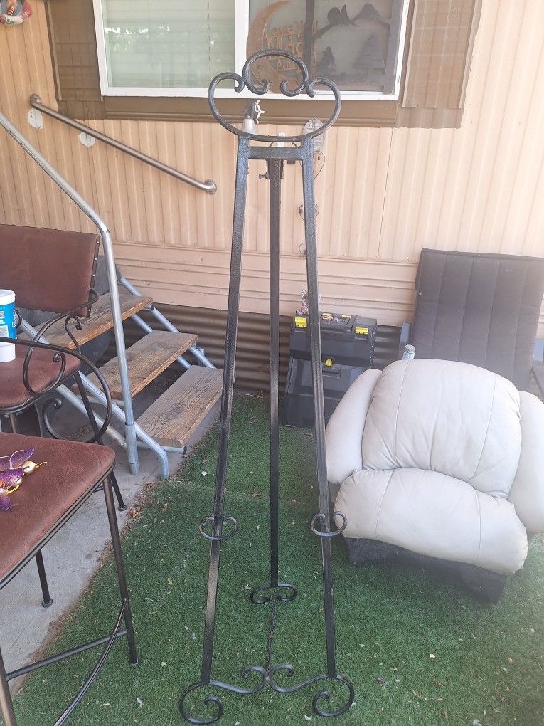 Metal Easel 5 Ft Tall
