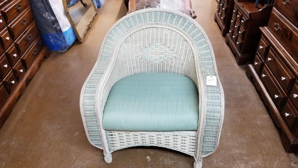 Patio chair wicker 🦃We are located at 2811 E. Bell Rd.  We are Another Time Around Furniture