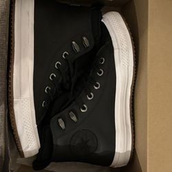 *Brand new In boX* Converse Women’s Waterproof High top converse Sneakers 