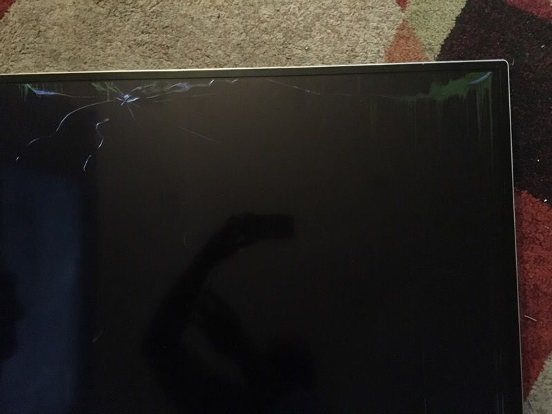 (Cracked LCD) Vizio smart tv