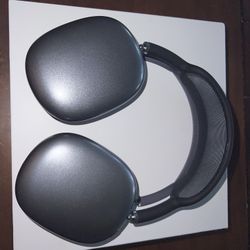 AirPod Maxes 