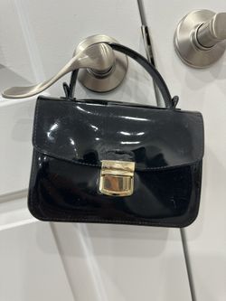 PATEN-LEATHER BLACK CLUTCH BAG