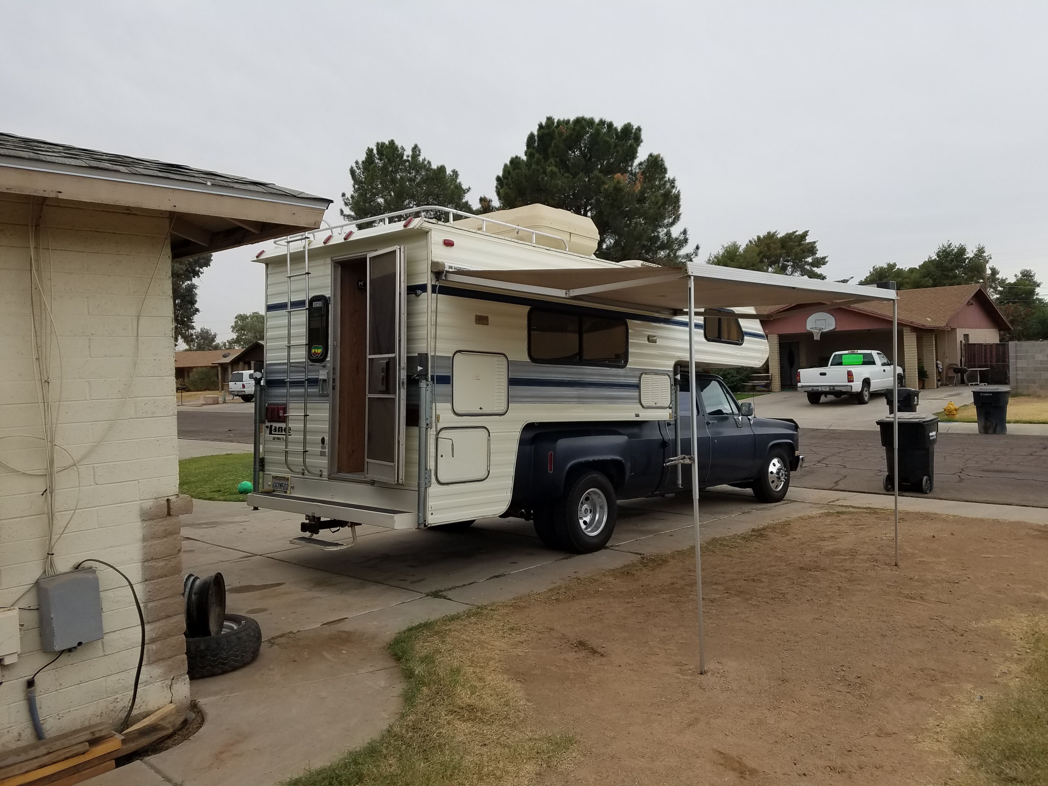 Slide in truck camper Lance lc980 11.3