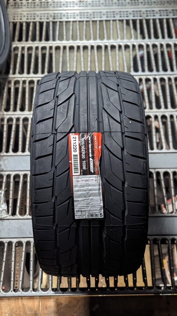 305/30R20 Nitto NT555G2