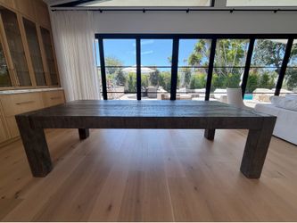 Dinning table from Restoration Harvard 👌🤩