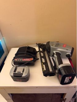 SENCO AirFree 41 Cordless Finish Nailer 14.4V w/ Charger, Case & 2 Batteries