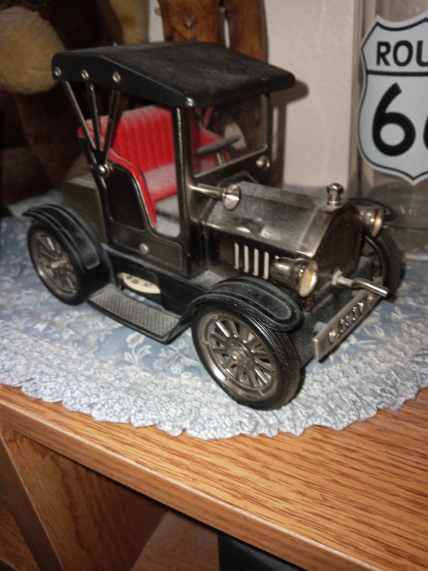 1917 Ford Model T Antique radio