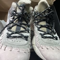 Flower Mountain Shoes 