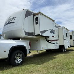 2008 Everest by Keystone 36ft 4 slides