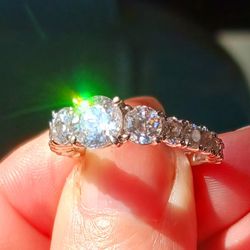 Stunning 925 Cz Ring Adorned With 15 Graduated Stones Around The Ring. Very Comfortable To Wear And has Lots Of Gorgeous Colors