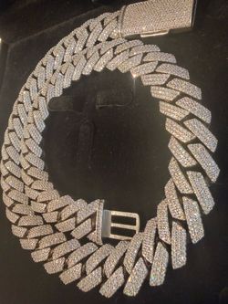 Moissanite Cuban Link Chain