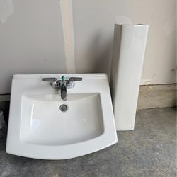 Pedestal sink