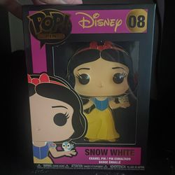 Funko Pop Giatn Snow White Pin