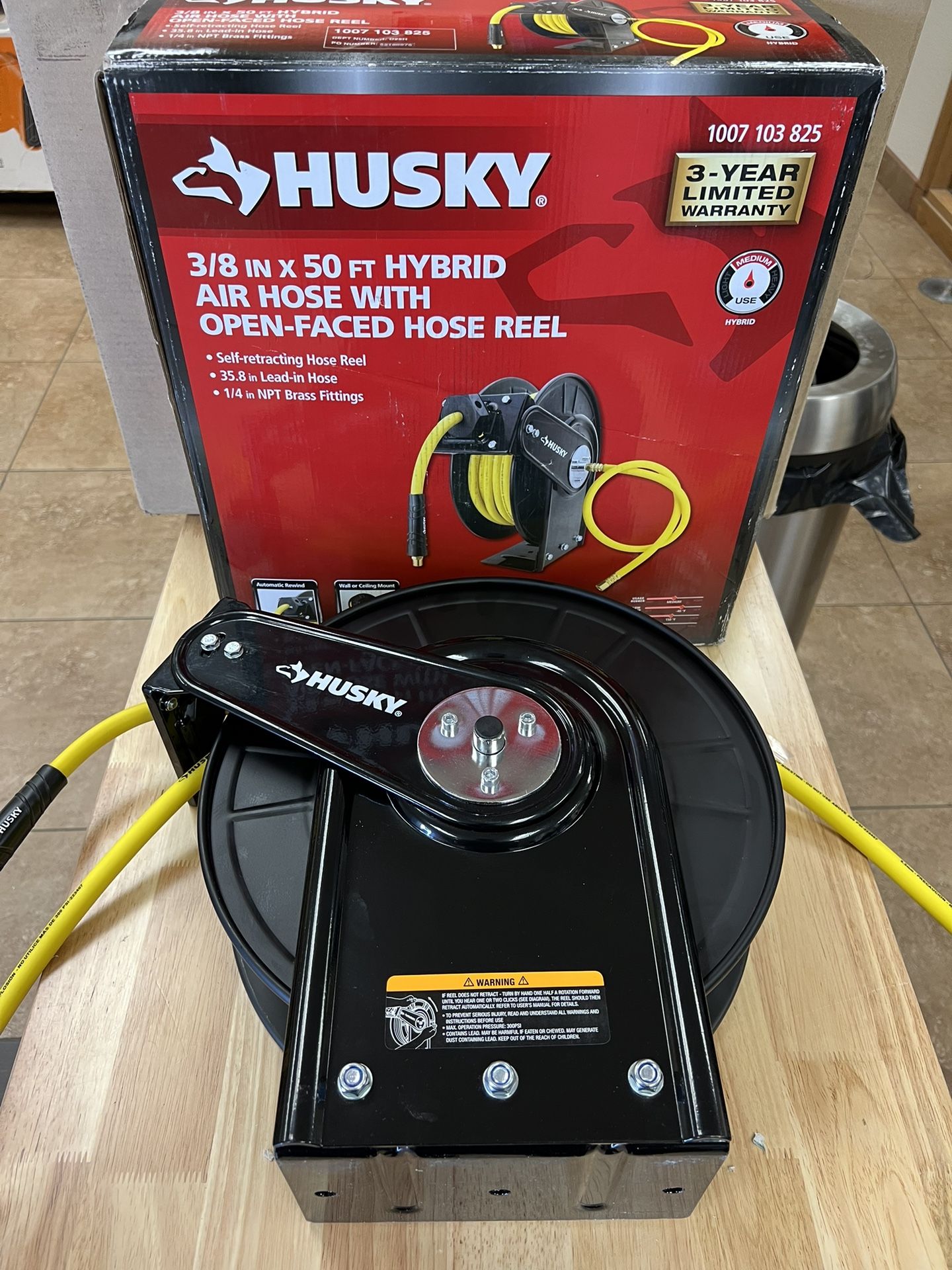Husky 3/8IN X 50 FT HYBRID AIR HOSE WITH OPEN-FACED HOSE REEL