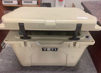 YETI Tundra Hard Cooler Tan