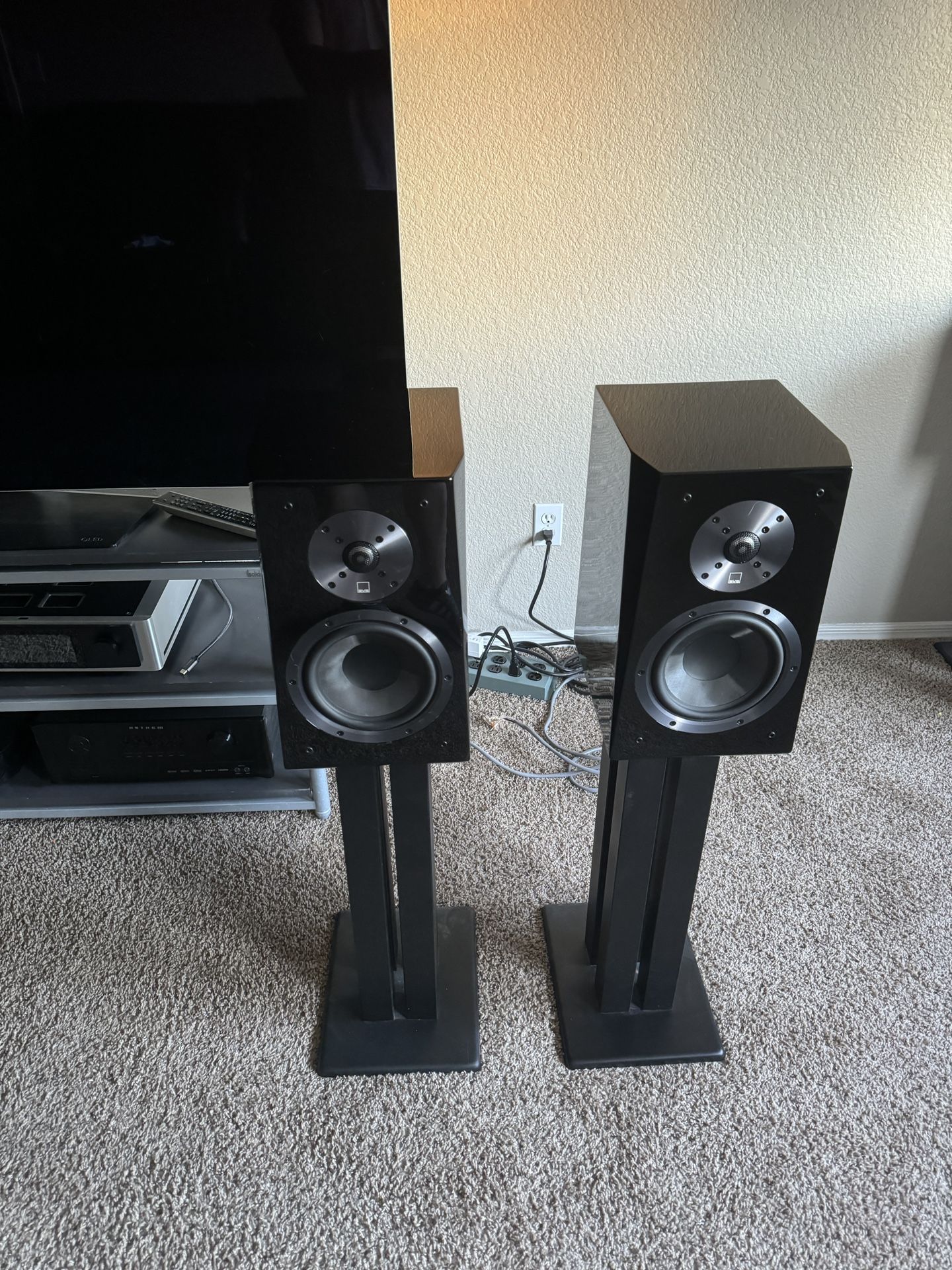 SVS Ultra Bookshelf Speakers And Stands