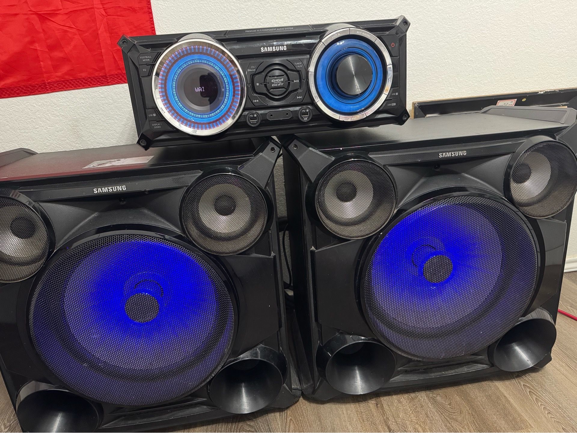 This is a Samsung Bluetooth speaker