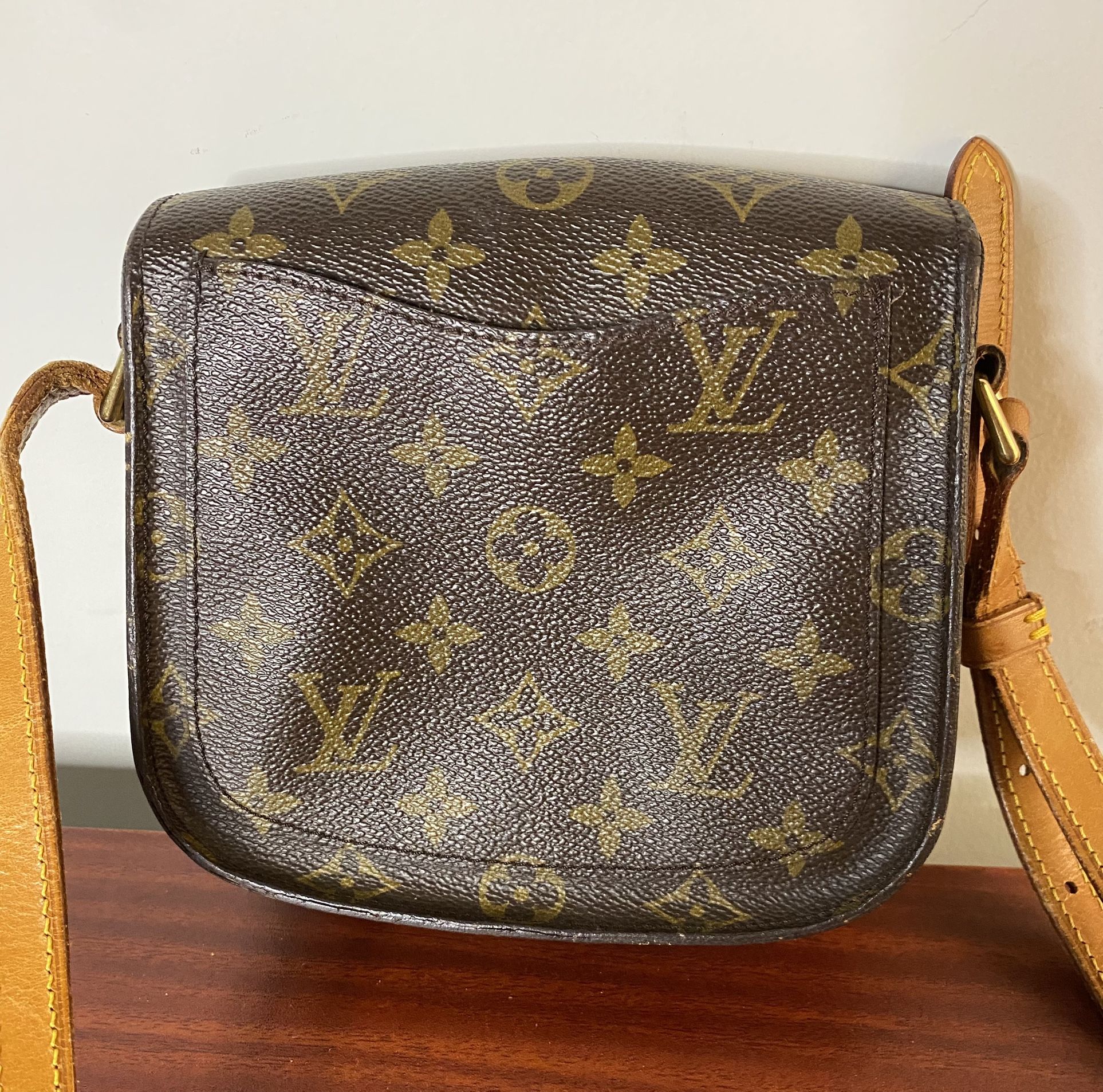 Louis Vuitton Saint Cloud GM Monogram Crossbody Bag for Sale in Sunnyvale,  CA - OfferUp