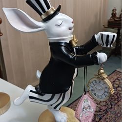 ALICE WONDERLAND DISNEY WHITE RABBIT BUNNY STATUE FIGURE FIGURINE EASTER TOPHAT MAD HATTER TEA CUP