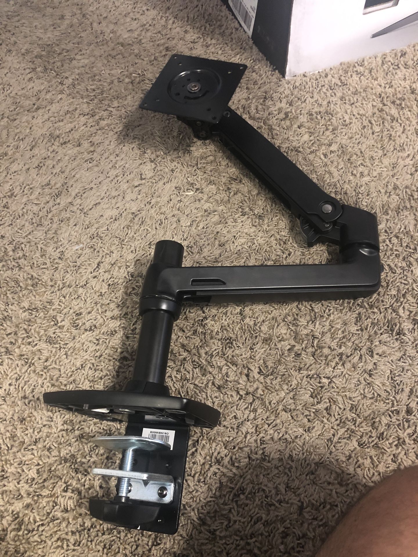 Amazon basics monitor mount