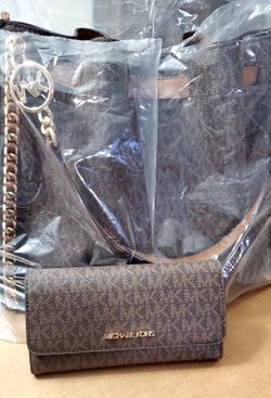 MK Michael Kor Mina Large Signature Logo Chain Shoulder Bag/Large Logo Trifold Wallet.
