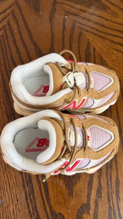 New Balance Kids Sneakers – Beige Pink Suede Running Shoes