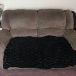 Love seat Recliner! As is! Needs To Go