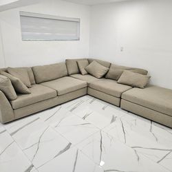 Spacious And Stylish Couch $400