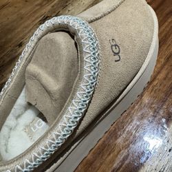 Uggs Tazz SAND COLOR / Size 7 