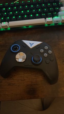 Pro gaming controller with Hall effects