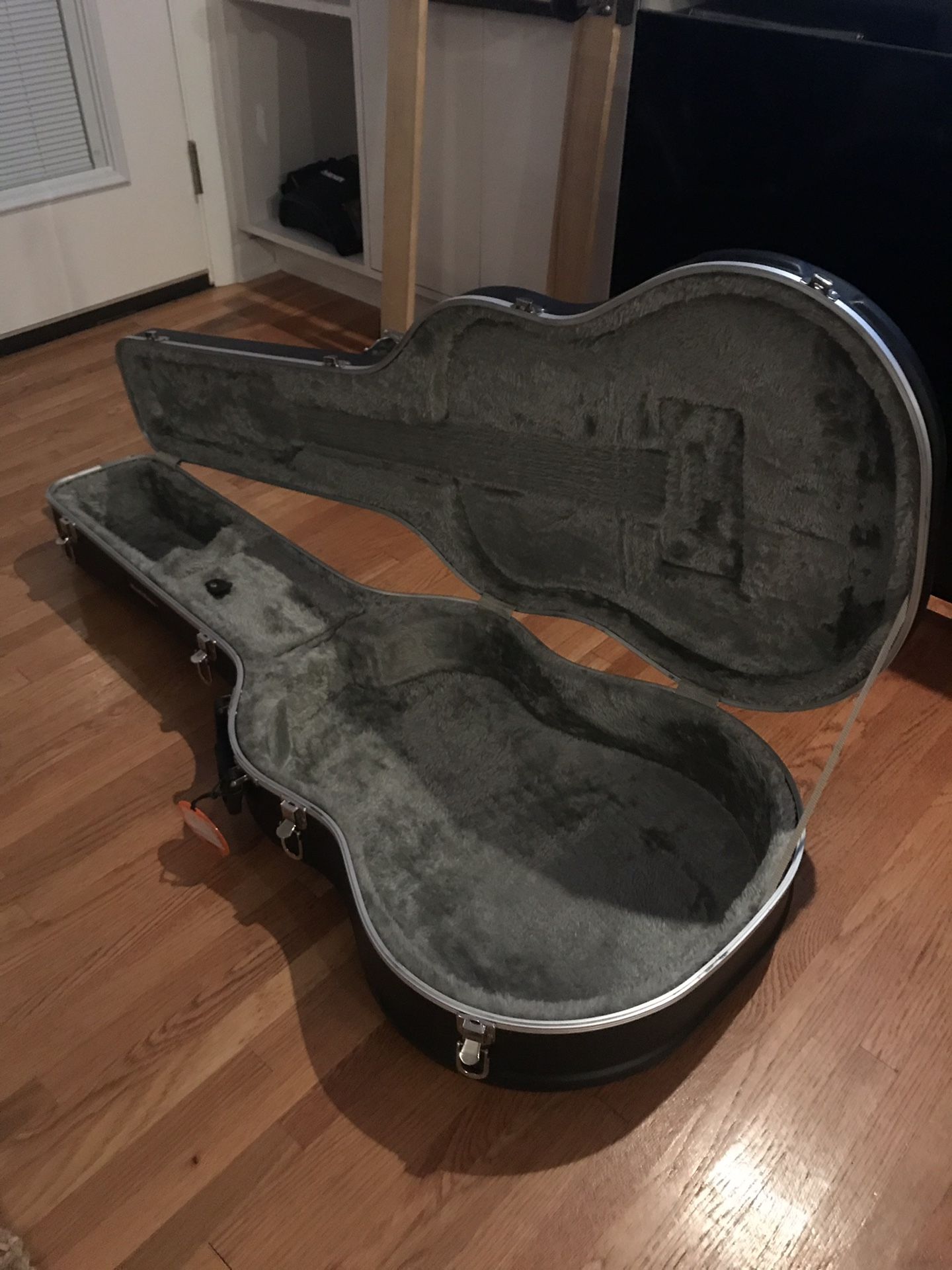 Molded Acoustic Guitar Case - RRMADN ABS