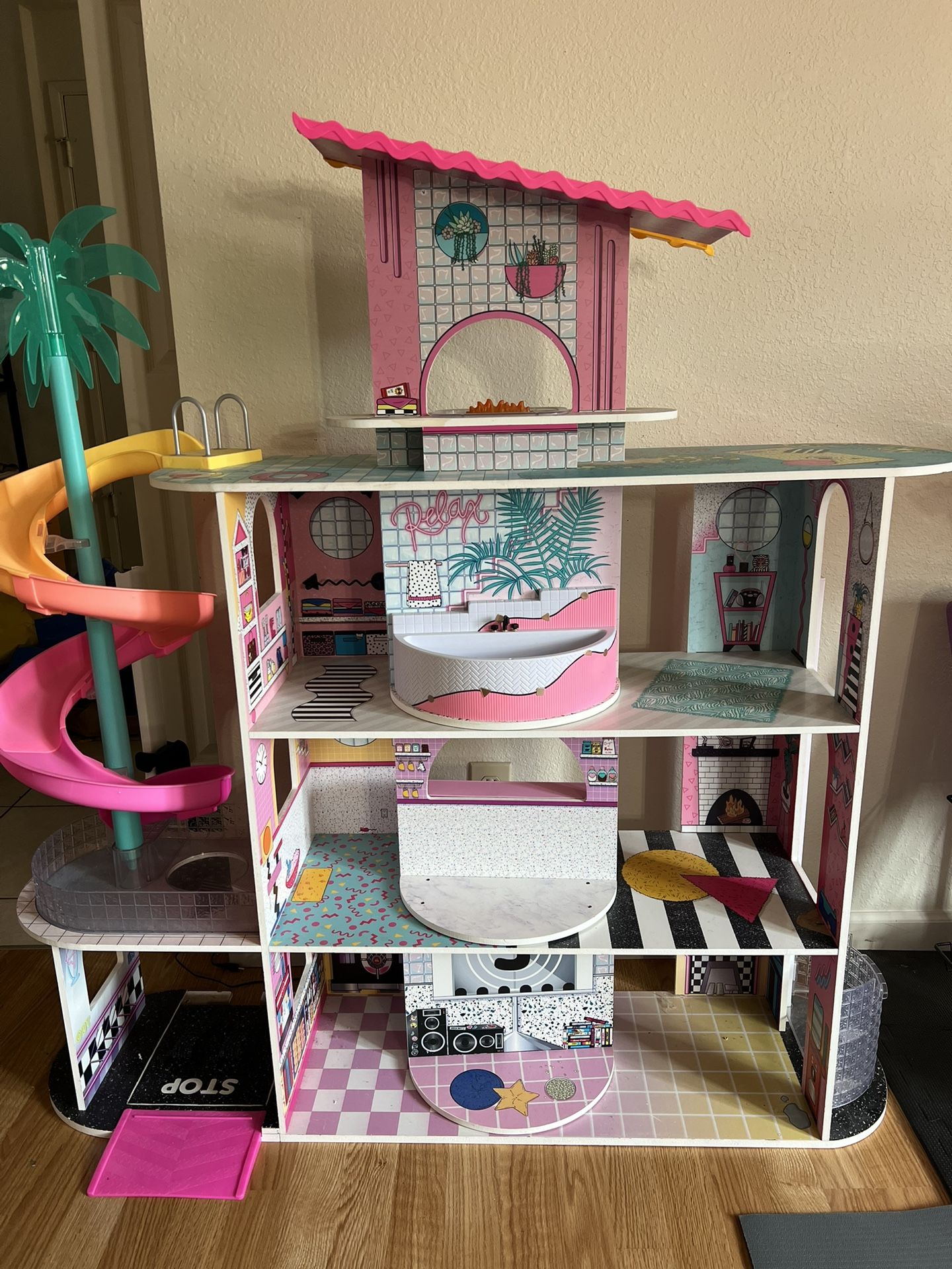 LOL OMG Dollhouse