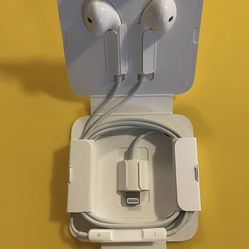 Brand New Apple iPhone Earphones Lightning Connector 