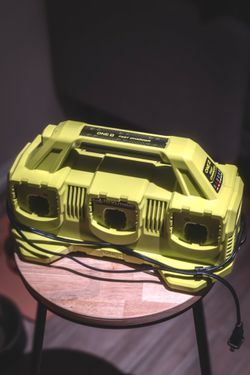 Ryobi ONE+ 18V 6-Port Fast Charger
