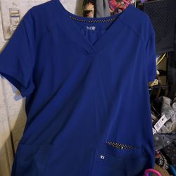 BNWT KOI SCRUB SET SIZE L 