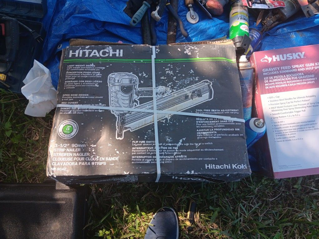 Brand Hitachi And Gravity Feed Spray Gun!!
