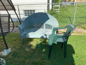 Garden two sitz chear and one gren chear 30$