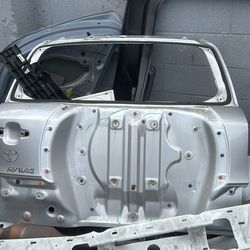 toyota rav 4 tailgate